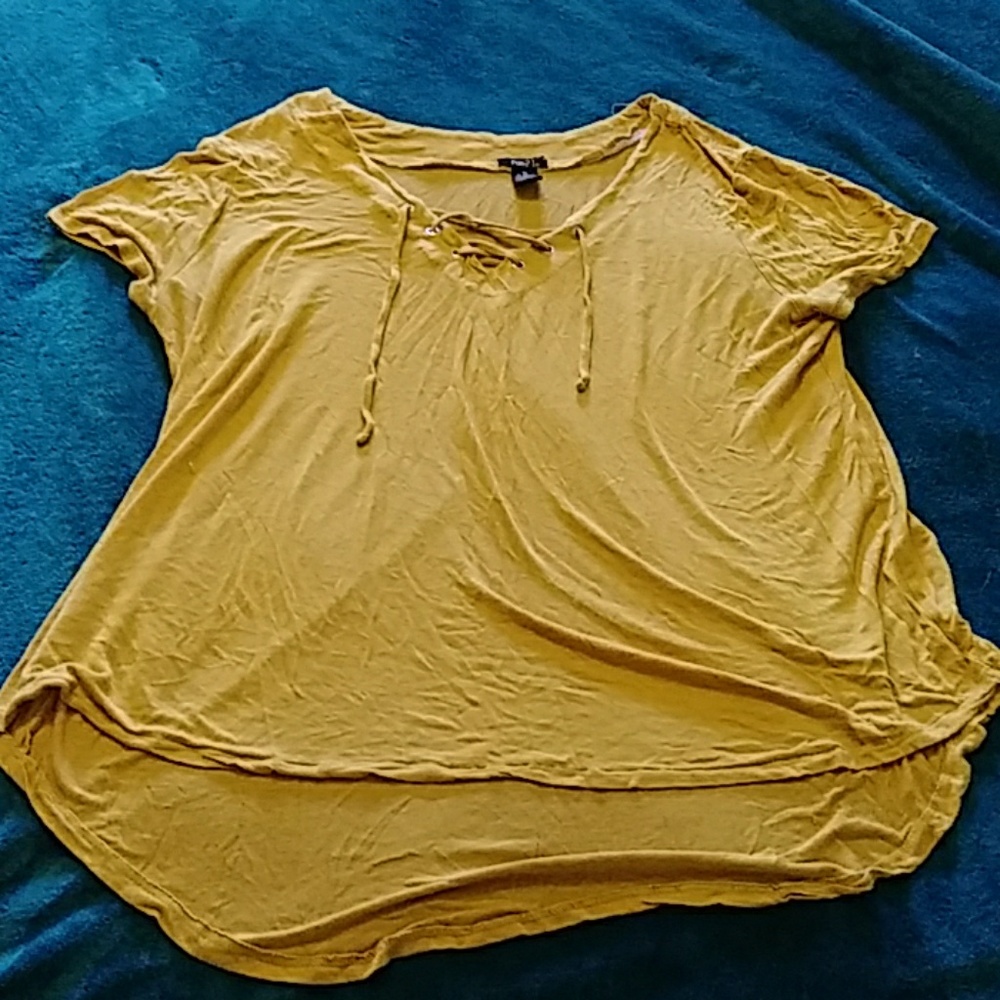 Yellow teeshirt